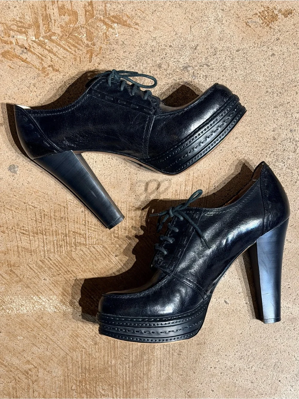 BCBGenration  90’s/Y2k Rare Black Leather Platform Oxford Lace Up Heels